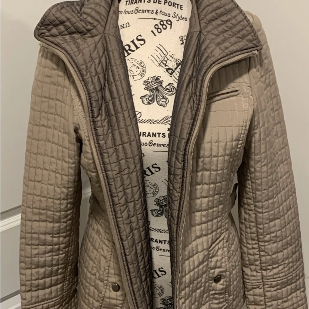 Portrait  Quilted Tan Jacket size small - Picture 9 of 12